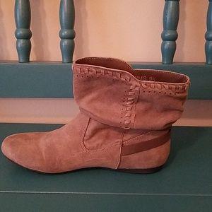 Slouchy ankle boots